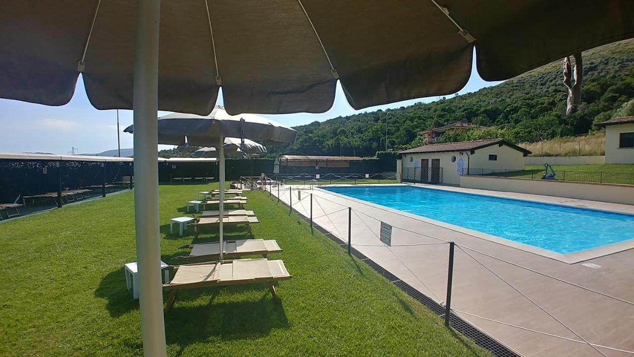 Hotel Piscina La Suite Prossedi ภายนอก รูปภาพ
