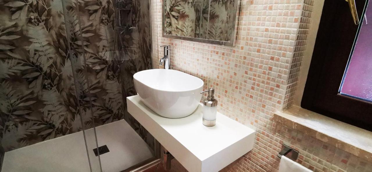 Hotel Piscina La Suite Prossedi ภายนอก รูปภาพ