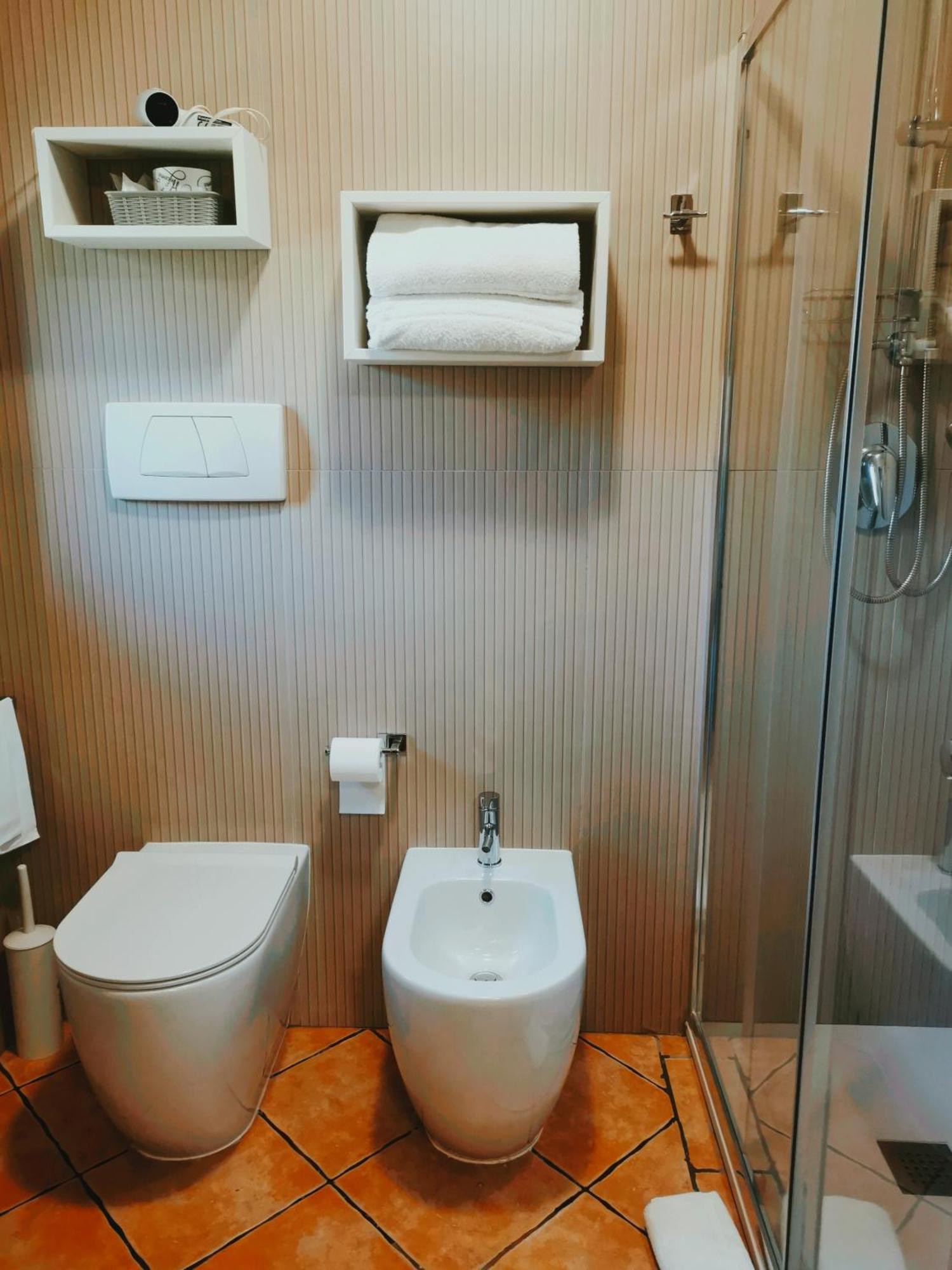 Hotel Piscina La Suite Prossedi ภายนอก รูปภาพ