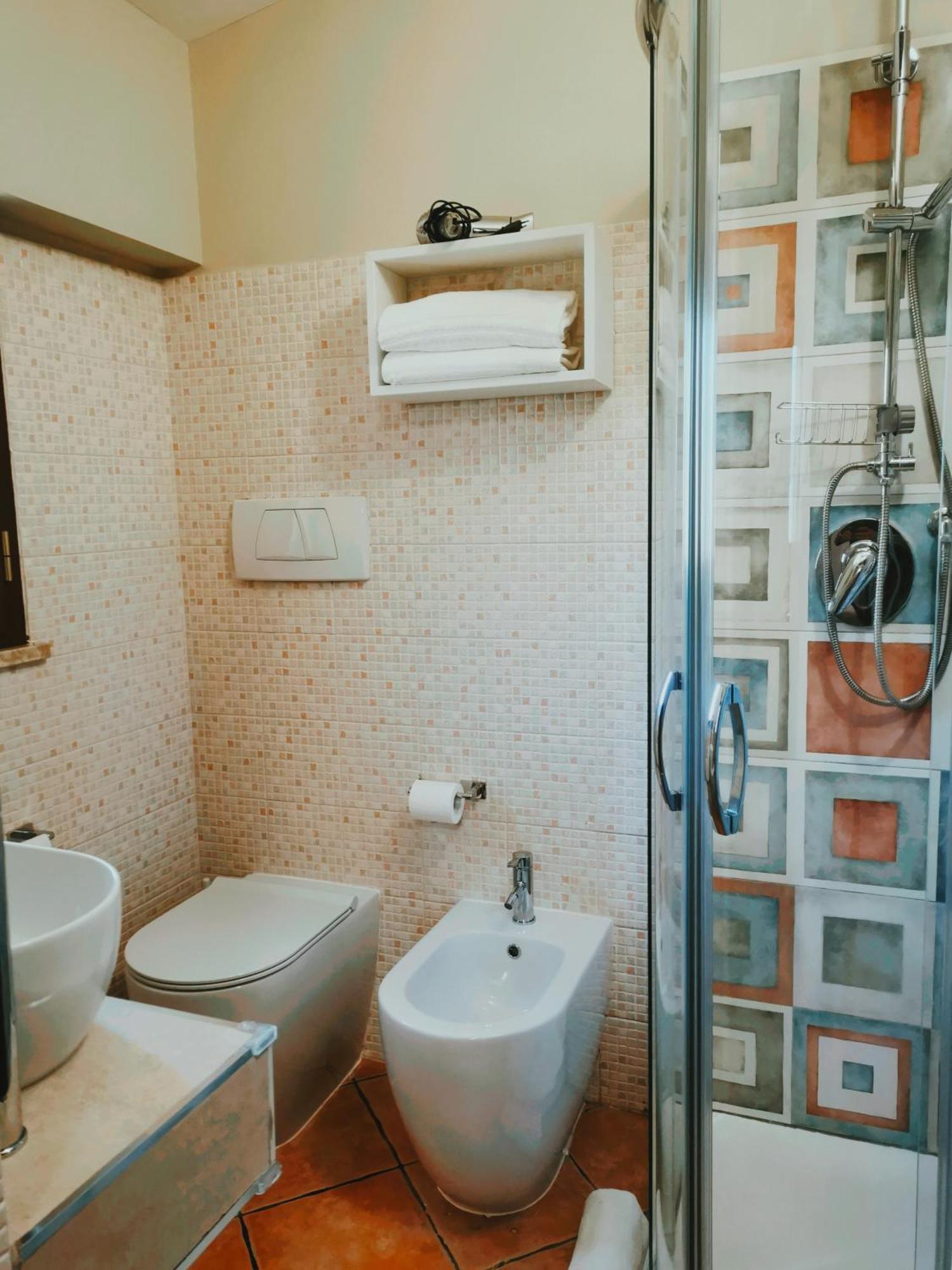 Hotel Piscina La Suite Prossedi ภายนอก รูปภาพ