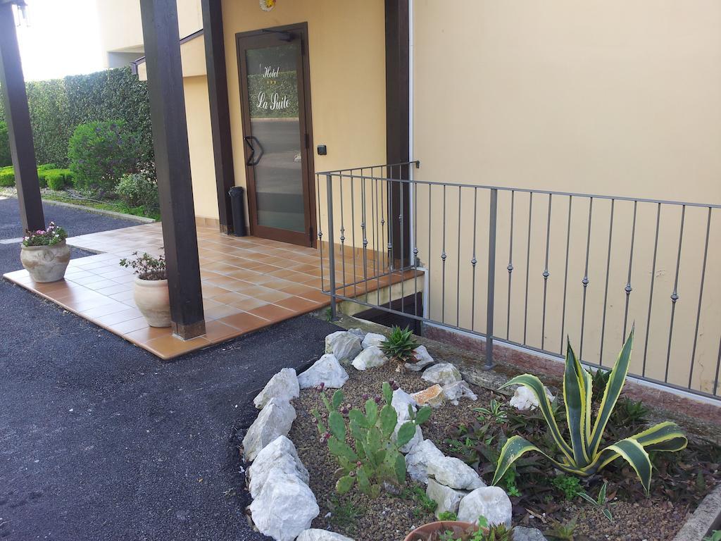 Hotel Piscina La Suite Prossedi ภายนอก รูปภาพ
